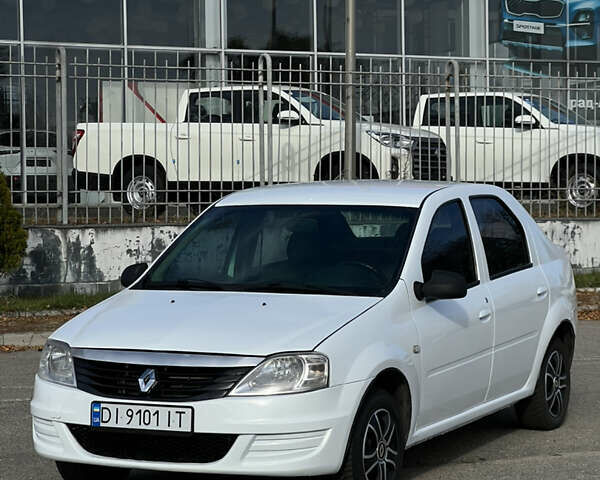 Белый Рено Логан, объемом двигателя 1.39 л и пробегом 317 тыс. км за 3300 $, фото 1 на Automoto.ua