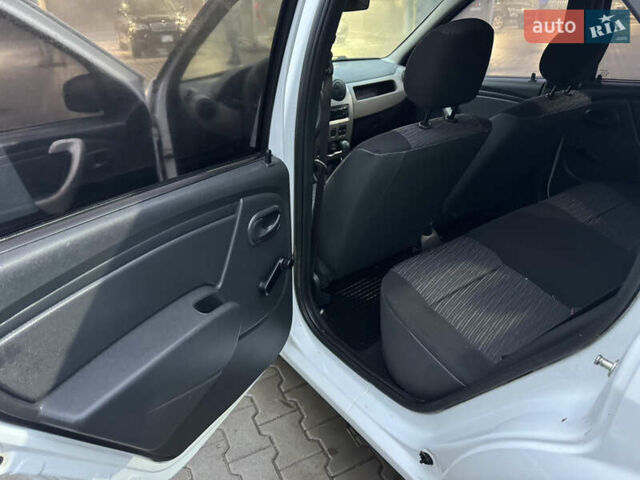 Белый Рено Логан, объемом двигателя 1.4 л и пробегом 108 тыс. км за 4300 $, фото 11 на Automoto.ua