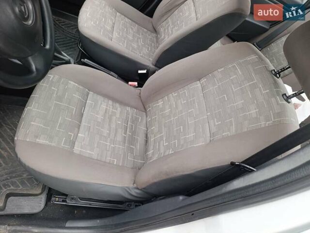 Белый Рено Логан, объемом двигателя 1.39 л и пробегом 146 тыс. км за 3250 $, фото 6 на Automoto.ua