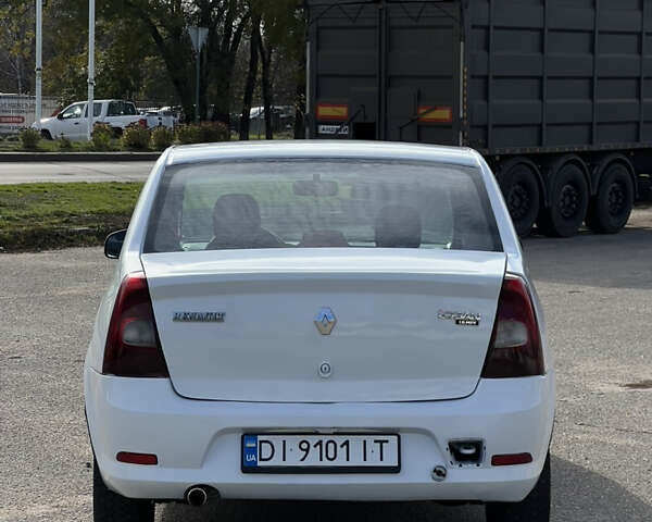Белый Рено Логан, объемом двигателя 1.39 л и пробегом 317 тыс. км за 3300 $, фото 4 на Automoto.ua