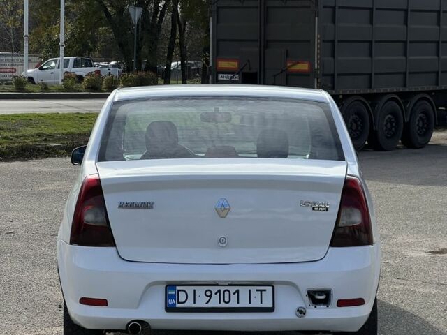 Белый Рено Логан, объемом двигателя 1.4 л и пробегом 317 тыс. км за 3300 $, фото 4 на Automoto.ua