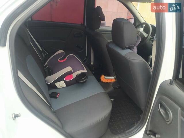 Белый Рено Логан, объемом двигателя 1.5 л и пробегом 130 тыс. км за 5000 $, фото 7 на Automoto.ua