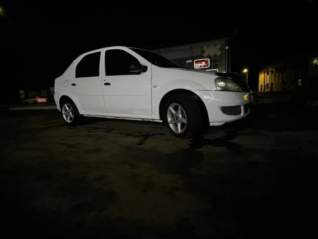 Белый Рено Логан, объемом двигателя 1.4 л и пробегом 100 тыс. км за 2800 $, фото 1 на Automoto.ua