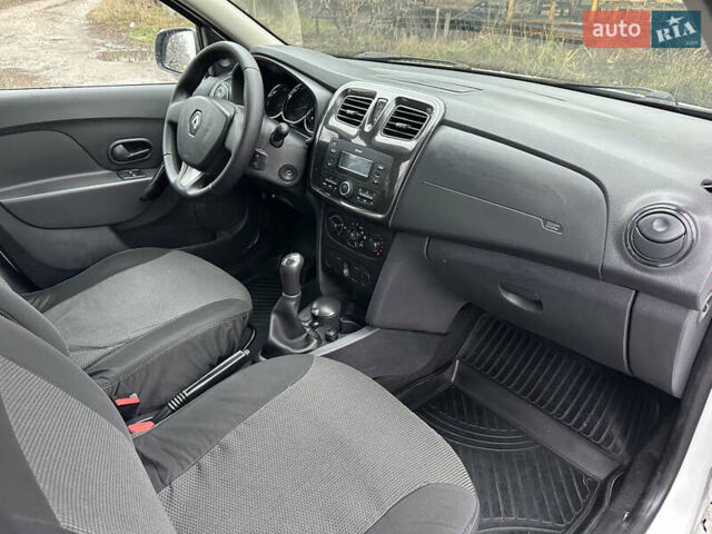 Белый Рено Логан, объемом двигателя 1.2 л и пробегом 277 тыс. км за 4200 $, фото 12 на Automoto.ua