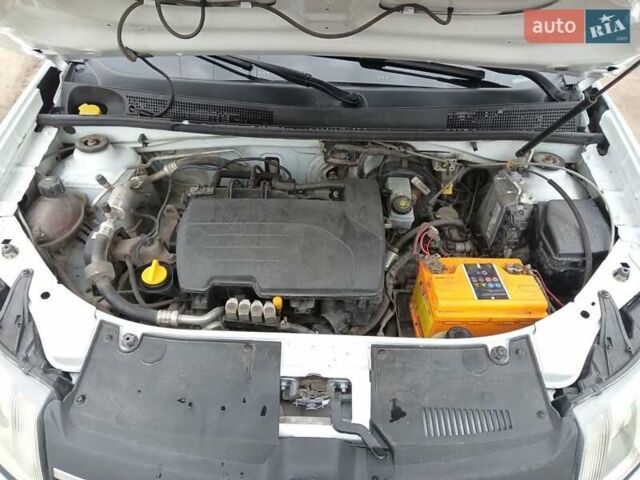 Белый Рено Логан, объемом двигателя 1.15 л и пробегом 220 тыс. км за 5300 $, фото 9 на Automoto.ua