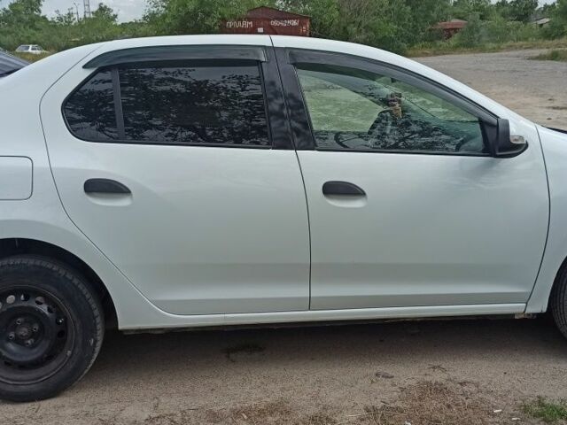 Белый Рено Логан, объемом двигателя 1.1 л и пробегом 165 тыс. км за 4700 $, фото 1 на Automoto.ua