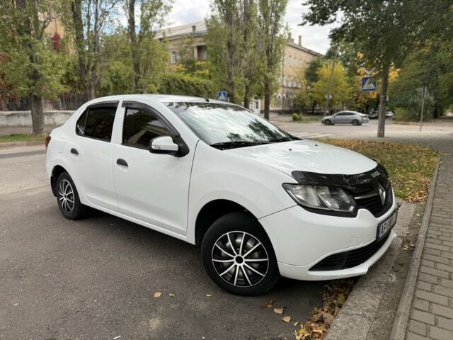 Рено Логан 2013 в Николаеве на Automoto.ua Белый Рено Логан, объемом двигателя 1.1 л и пробегом 410 тыс. км за 4300 $, фото 3 на Automoto.ua