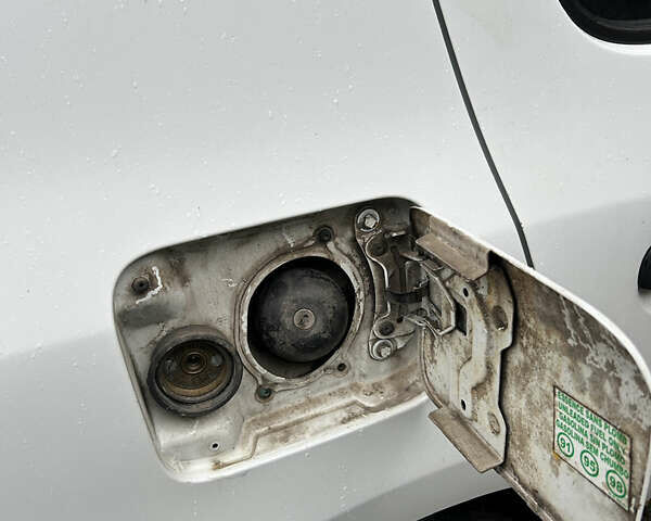 Білий Рено Логан, об'ємом двигуна 1.15 л та пробігом 353 тис. км за 3600 $, фото 20 на Automoto.ua