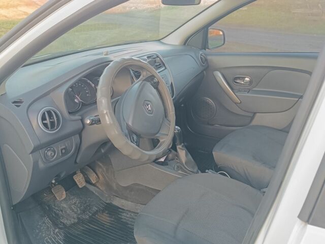 Белый Рено Логан, объемом двигателя 1.1 л и пробегом 180 тыс. км за 6000 $, фото 9 на Automoto.ua