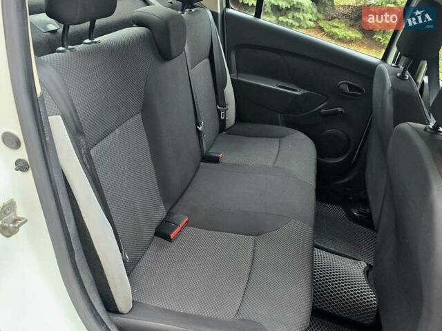 Білий Рено Логан, об'ємом двигуна 1.15 л та пробігом 140 тис. км за 4399 $, фото 17 на Automoto.ua