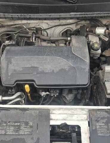 Белый Рено Логан, объемом двигателя 1.2 л и пробегом 450 тыс. км за 3000 $, фото 3 на Automoto.ua