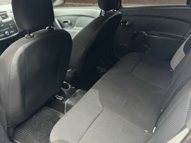 Белый Рено Логан, объемом двигателя 1.1 л и пробегом 360 тыс. км за 3300 $, фото 6 на Automoto.ua