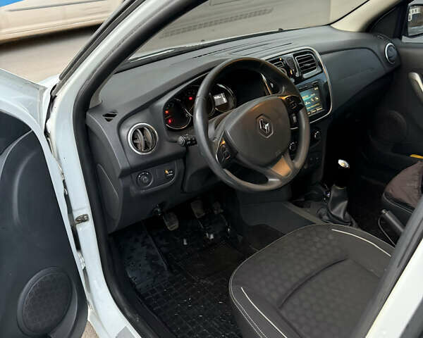 Білий Рено Логан, об'ємом двигуна 1.15 л та пробігом 187 тис. км за 5000 $, фото 7 на Automoto.ua