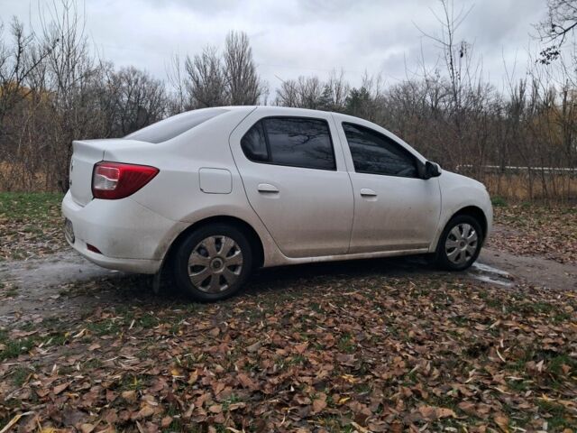 Белый Рено Логан, объемом двигателя 1.1 л и пробегом 300 тыс. км за 5500 $, фото 3 на Automoto.ua