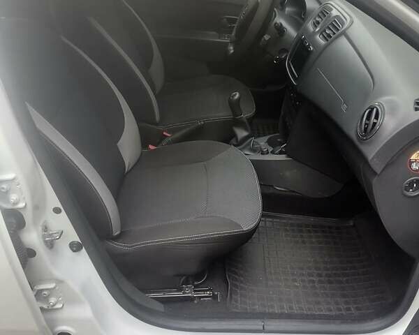 Білий Рено Логан, об'ємом двигуна 1.46 л та пробігом 230 тис. км за 4900 $, фото 2 на Automoto.ua