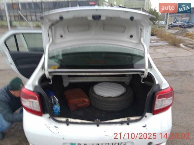 Білий Рено Логан, об'ємом двигуна 1.2 л та пробігом 350 тис. км за 3400 $, фото 3 на Automoto.ua