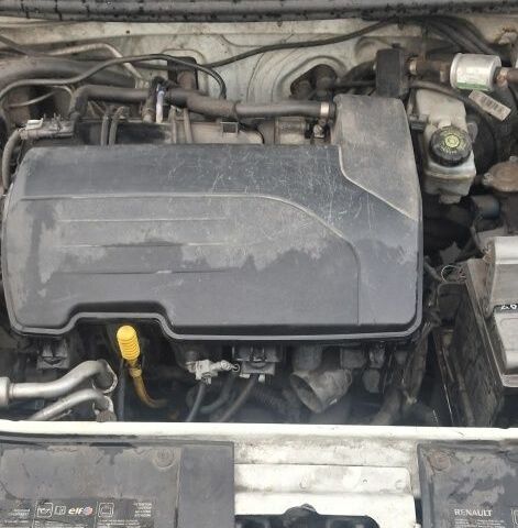 Білий Рено Логан, об'ємом двигуна 1.2 л та пробігом 450 тис. км за 3000 $, фото 4 на Automoto.ua