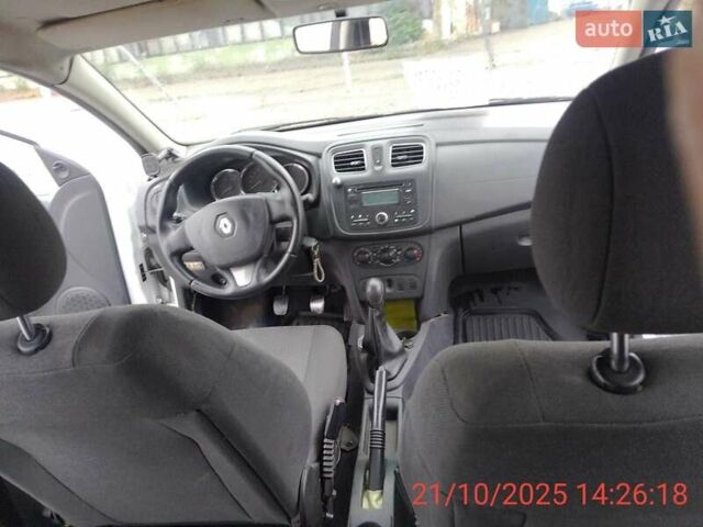 Білий Рено Логан, об'ємом двигуна 1.2 л та пробігом 350 тис. км за 3400 $, фото 6 на Automoto.ua