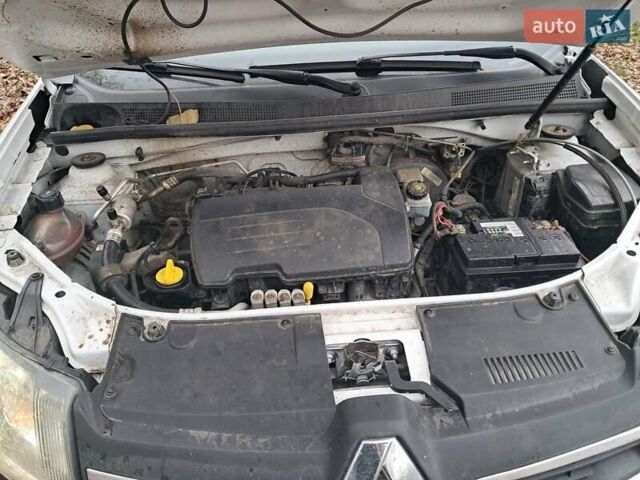 Белый Рено Логан, объемом двигателя 1.2 л и пробегом 300 тыс. км за 5000 $, фото 5 на Automoto.ua