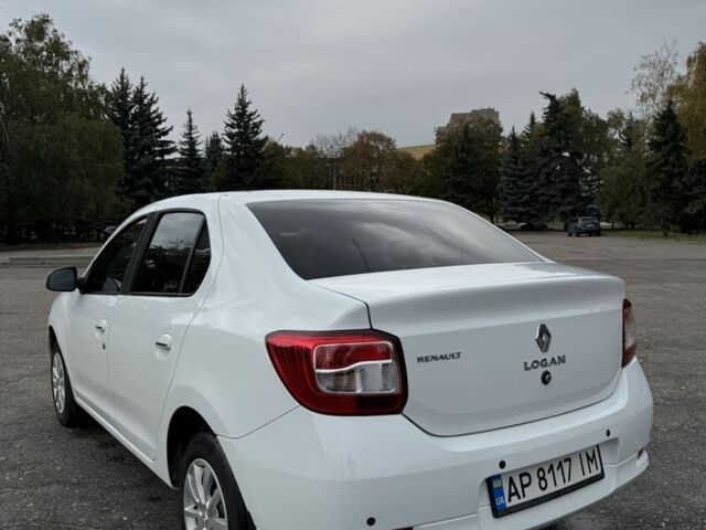 Білий Рено Логан, об'ємом двигуна 1.1 л та пробігом 153 тис. км за 5701 $, фото 3 на Automoto.ua