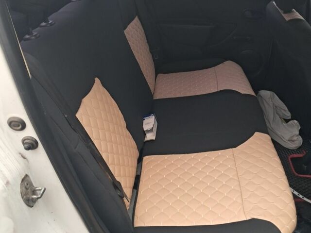 Белый Рено Логан, объемом двигателя 1.1 л и пробегом 300 тыс. км за 5500 $, фото 5 на Automoto.ua