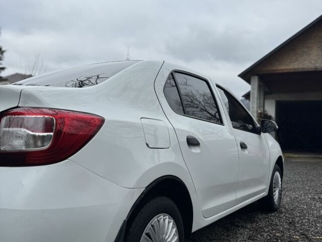 Белый Рено Логан, объемом двигателя 1.1 л и пробегом 360 тыс. км за 3300 $, фото 4 на Automoto.ua