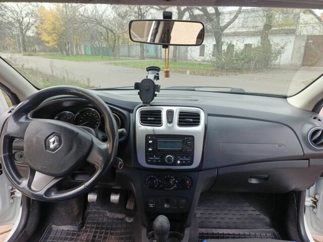 Білий Рено Логан, об'ємом двигуна 1.1 л та пробігом 220 тис. км за 3900 $, фото 3 на Automoto.ua