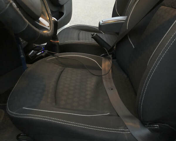 Білий Рено Логан, об'ємом двигуна 1.15 л та пробігом 243 тис. км за 4999 $, фото 18 на Automoto.ua