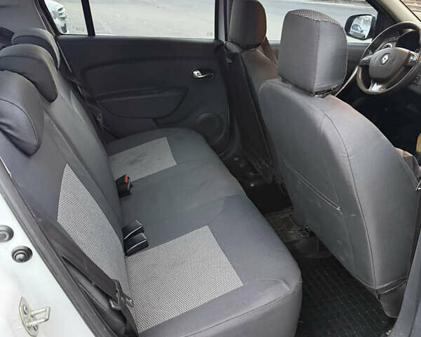 Білий Рено Логан, об'ємом двигуна 1.15 л та пробігом 187 тис. км за 5000 $, фото 4 на Automoto.ua