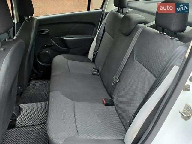 Білий Рено Логан, об'ємом двигуна 1.15 л та пробігом 140 тис. км за 4400 $, фото 15 на Automoto.ua