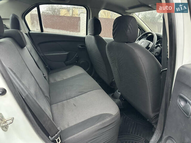 Білий Рено Логан, об'ємом двигуна 1.2 л та пробігом 277 тис. км за 4500 $, фото 14 на Automoto.ua