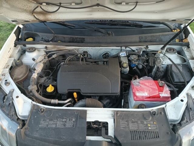 Белый Рено Логан, объемом двигателя 1.1 л и пробегом 180 тыс. км за 6000 $, фото 11 на Automoto.ua