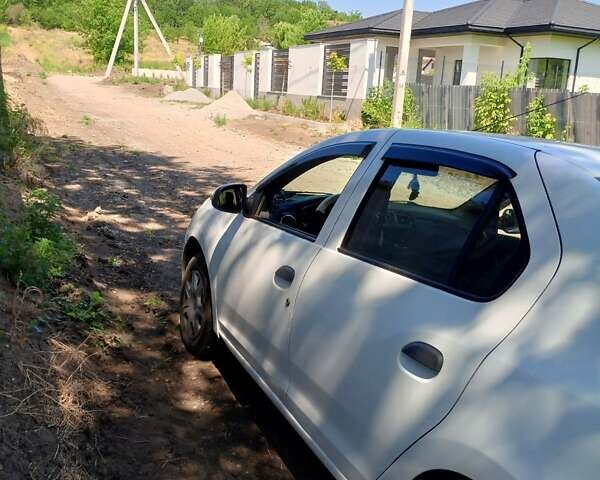 Білий Рено Логан, об'ємом двигуна 1.46 л та пробігом 320 тис. км за 3636 $, фото 6 на Automoto.ua