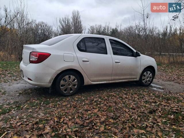 Белый Рено Логан, объемом двигателя 1.2 л и пробегом 300 тыс. км за 5000 $, фото 2 на Automoto.ua