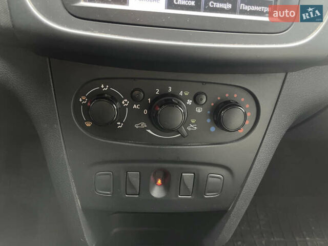 Білий Рено Логан, об'ємом двигуна 1.46 л та пробігом 230 тис. км за 4950 $, фото 11 на Automoto.ua