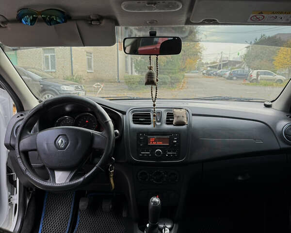 Рено Логан 2013 у Миколаєві на Automoto.ua Білий Рено Логан, об'ємом двигуна 1.15 л та пробігом 410 тис. км за 4300 $, фото 11 на Automoto.ua