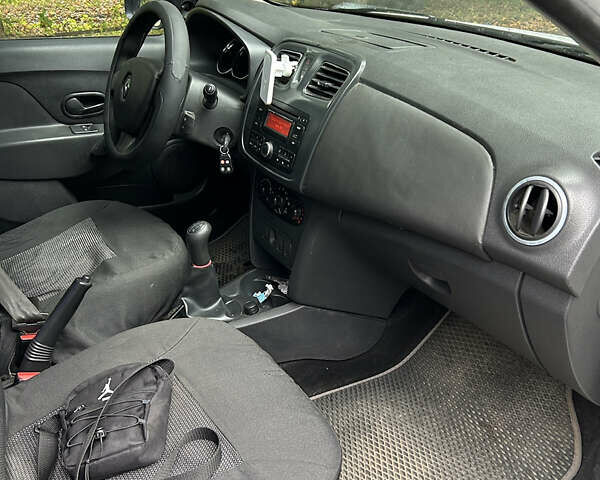 Білий Рено Логан, об'ємом двигуна 1.15 л та пробігом 353 тис. км за 3600 $, фото 18 на Automoto.ua