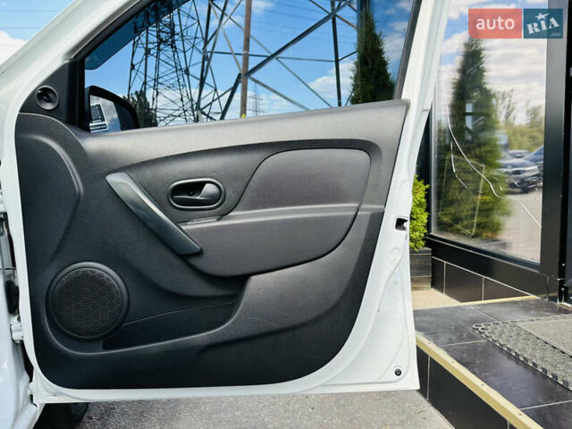 Белый Рено Логан, объемом двигателя 1.46 л и пробегом 151 тыс. км за 6600 $, фото 23 на Automoto.ua