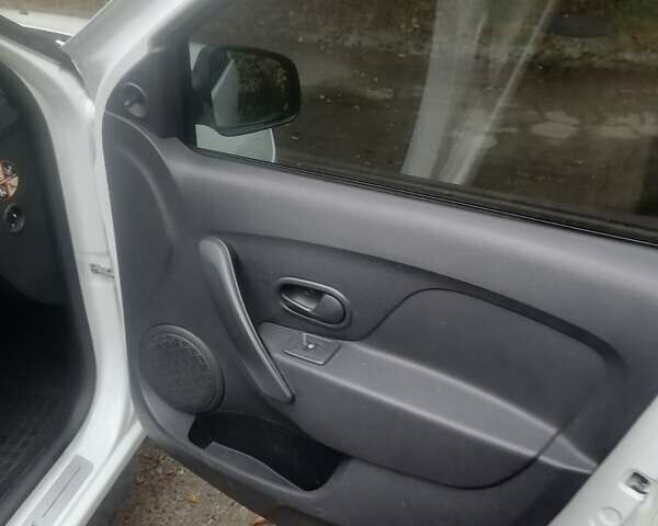 Білий Рено Логан, об'ємом двигуна 1.46 л та пробігом 230 тис. км за 4900 $, фото 10 на Automoto.ua