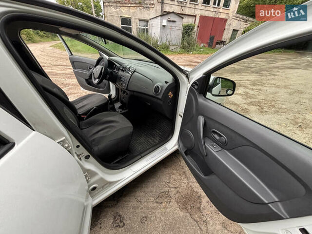 Білий Рено Логан, об'ємом двигуна 1.46 л та пробігом 78 тис. км за 7000 $, фото 19 на Automoto.ua