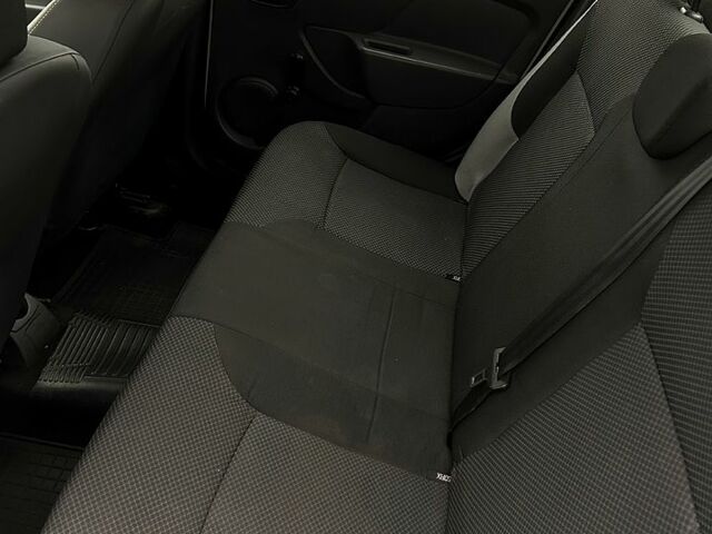 Білий Рено Логан, об'ємом двигуна 1.2 л та пробігом 246 тис. км за 5300 $, фото 7 на Automoto.ua