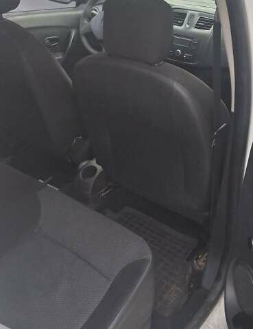 Белый Рено Логан, объемом двигателя 1.2 л и пробегом 450 тыс. км за 3000 $, фото 7 на Automoto.ua