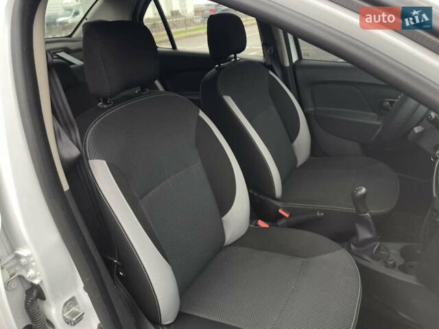 Білий Рено Логан, об'ємом двигуна 1.46 л та пробігом 230 тис. км за 4950 $, фото 6 на Automoto.ua