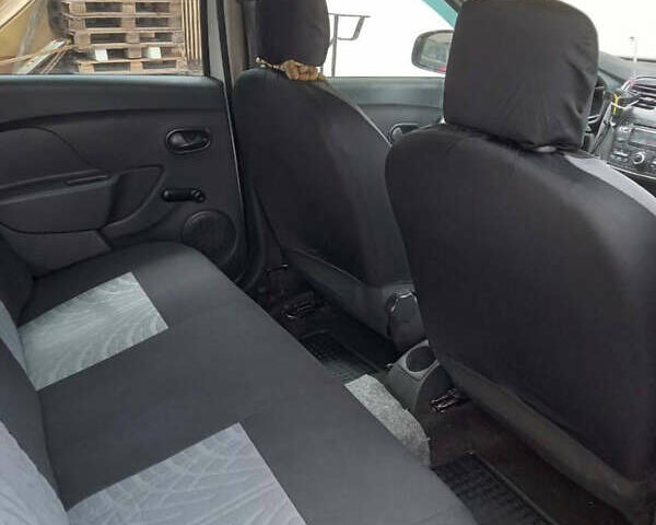 Білий Рено Логан, об'ємом двигуна 1.15 л та пробігом 210 тис. км за 2800 $, фото 1 на Automoto.ua