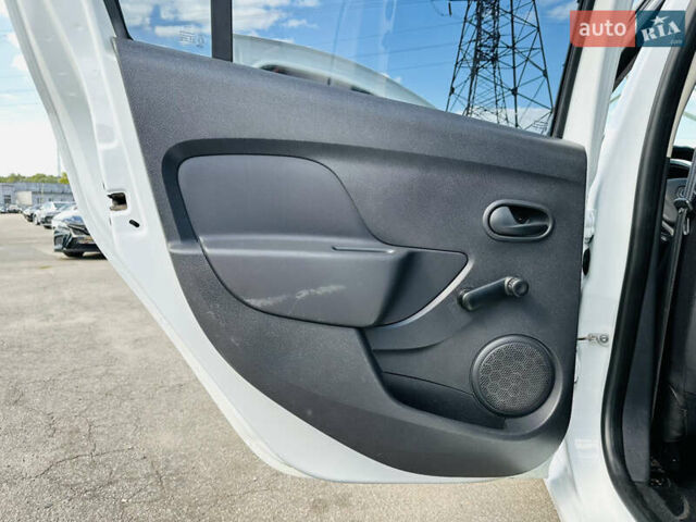 Белый Рено Логан, объемом двигателя 1.46 л и пробегом 151 тыс. км за 6600 $, фото 15 на Automoto.ua