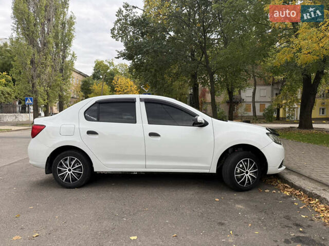 Рено Логан 2013 у Миколаєві на Automoto.ua Білий Рено Логан, об'ємом двигуна 1.15 л та пробігом 410 тис. км за 4300 $, фото 7 на Automoto.ua