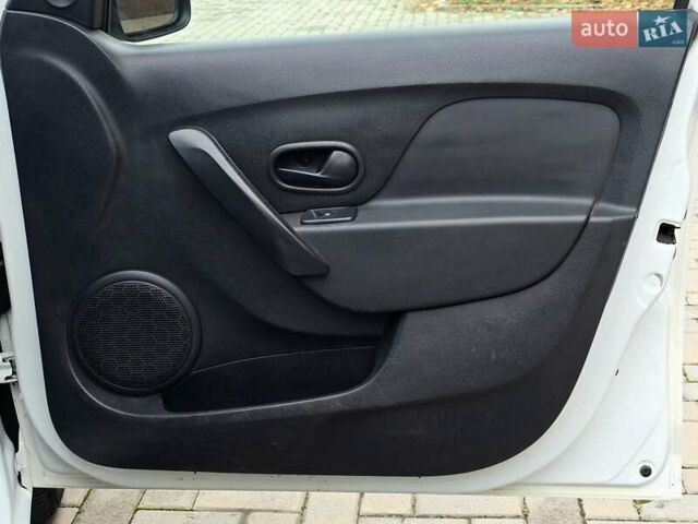 Білий Рено Логан, об'ємом двигуна 1.15 л та пробігом 140 тис. км за 4400 $, фото 20 на Automoto.ua