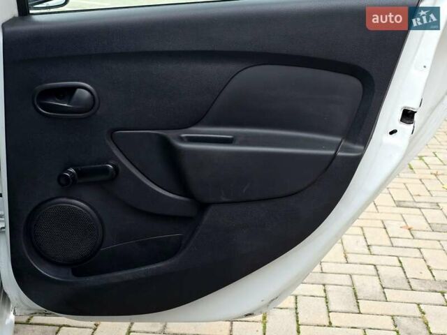 Білий Рено Логан, об'ємом двигуна 1.15 л та пробігом 140 тис. км за 4400 $, фото 16 на Automoto.ua