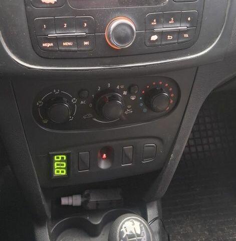 Білий Рено Логан, об'ємом двигуна 1.2 л та пробігом 450 тис. км за 3000 $, фото 11 на Automoto.ua