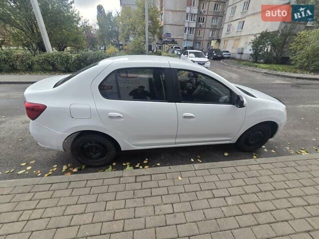 Рено Логан 2013 у Харкові на Automoto.ua Білий Рено Логан, об'ємом двигуна 1.2 л та пробігом 300 тис. км за 3750 $, фото 3 на Automoto.ua